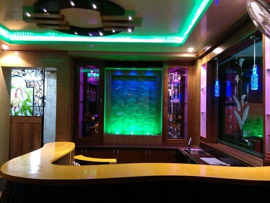 VG's Vernon Glorio Bar & Restaurant